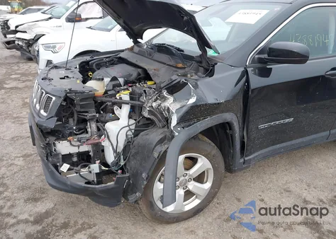 2019 Jeep Compass Latitude 4X4 z USA, uszkodzony, nr VIN 3C4NJDBBXKT750147